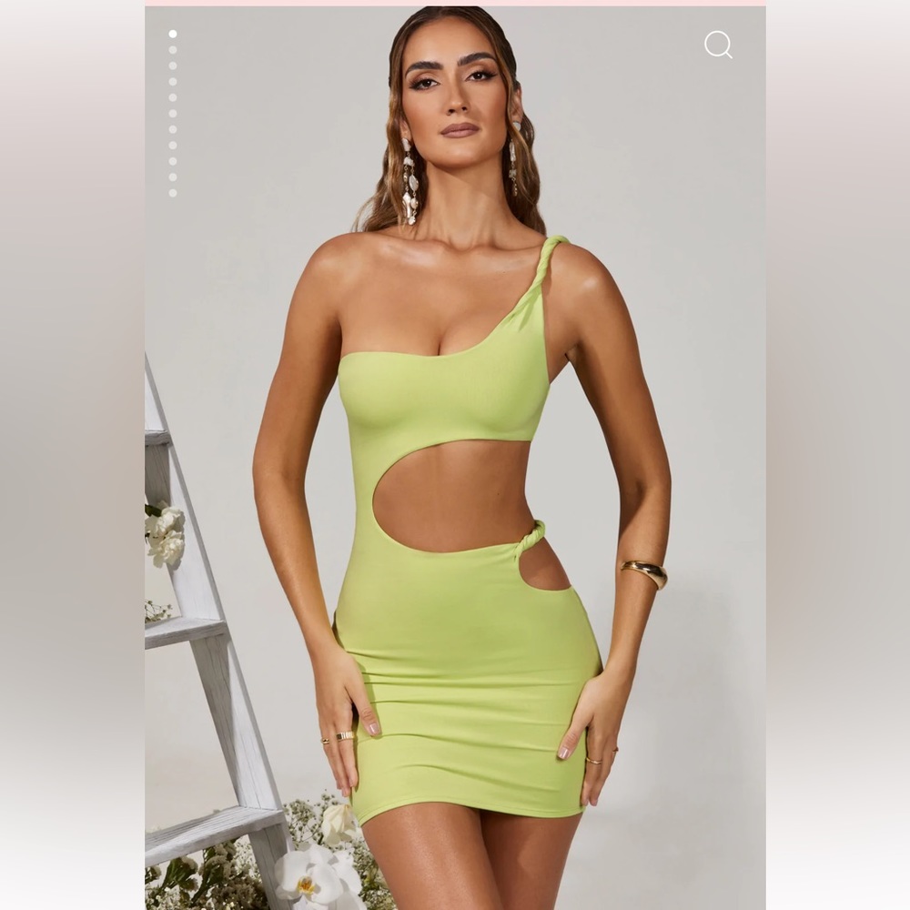 Twist cut out mini dress in green